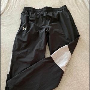 Men’s UA track pants EUC!